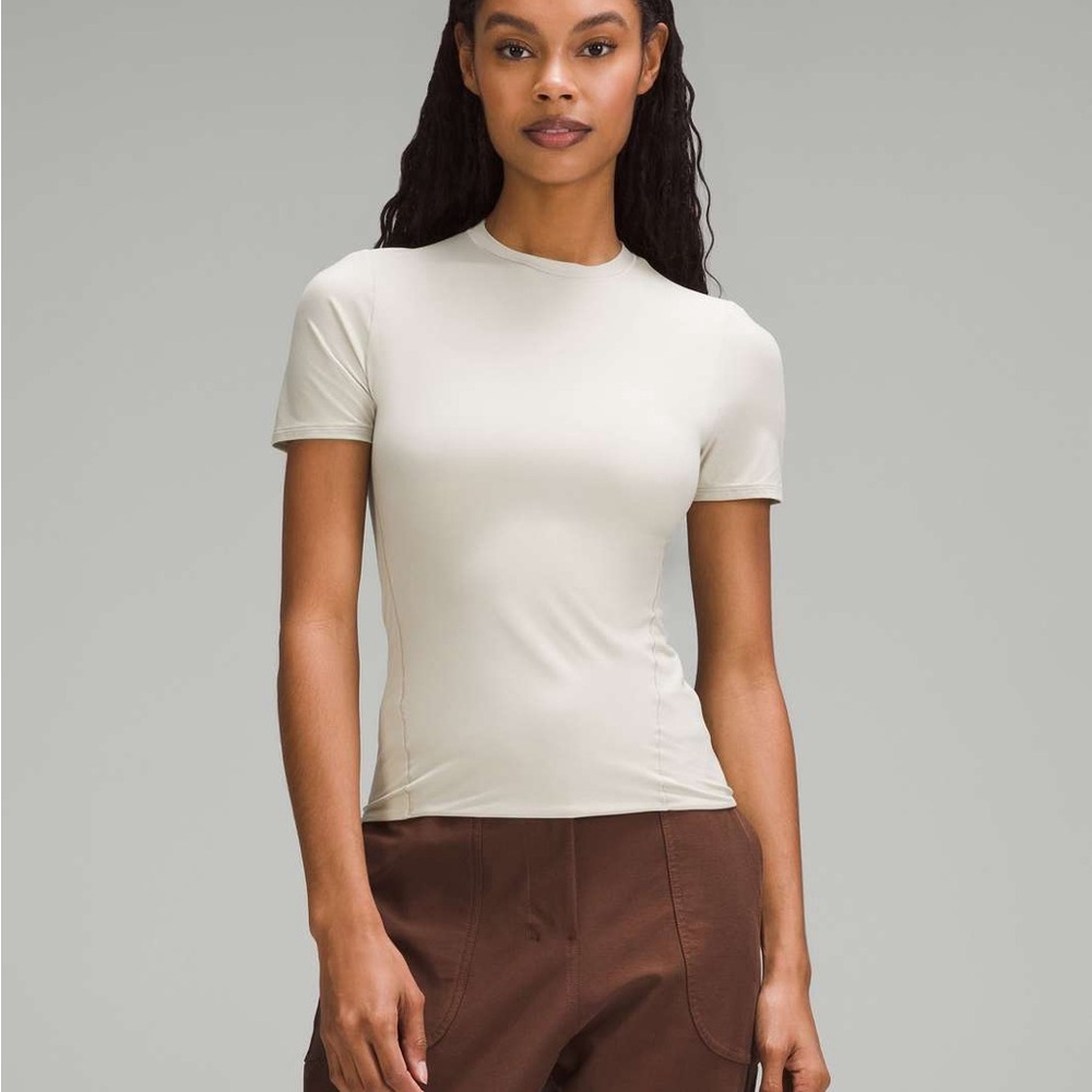 Lululemon Wundermost Ultra-Soft Nulu Hip Length Cream Crewneck Shirt Size XS
